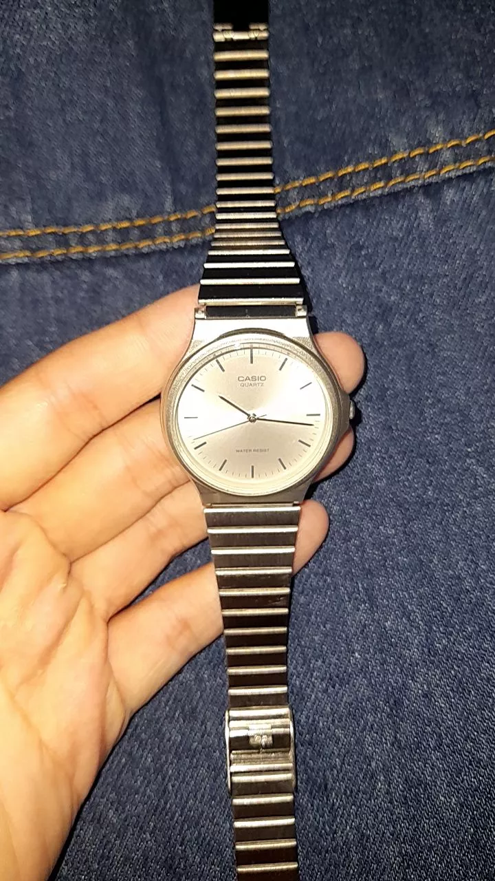 Đồng hồ Casio nữ đeo tay phong cách tối giản