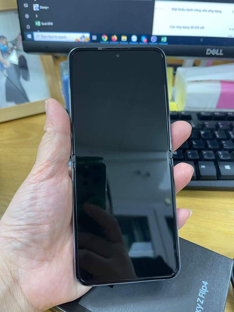Màn hình Samsung Galaxy Z Flip4
