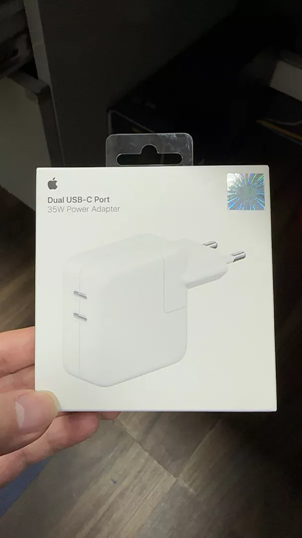 Củ sạc Apple với hai cổng USB-C 35W