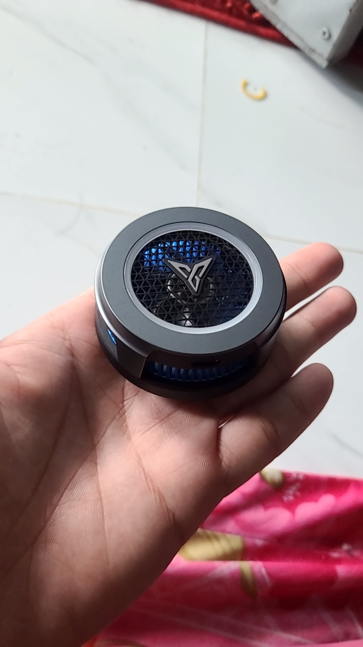 Flydigi B7X gắn từ tính