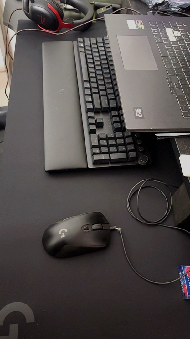 Chi tiết đế cao su của Logitech G840 XL