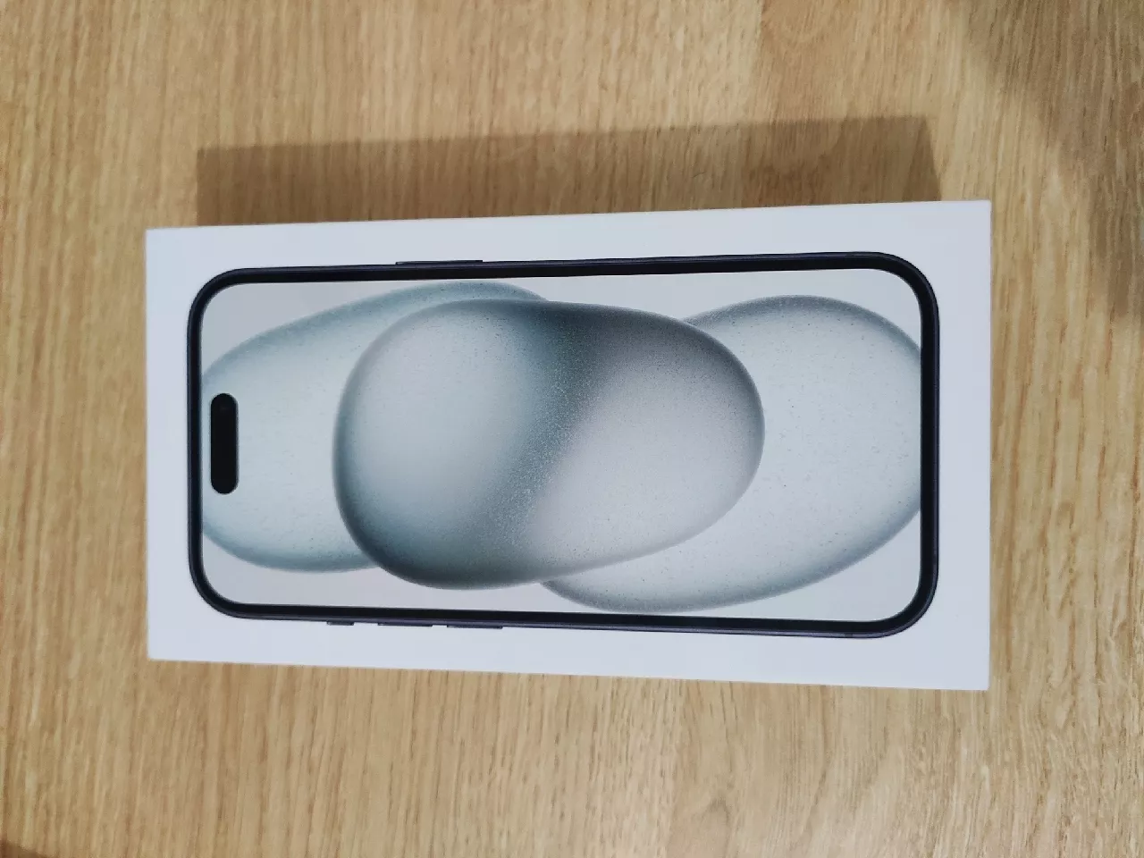 iPhone 15 128GB - chi tiết thiết kế sản phẩm