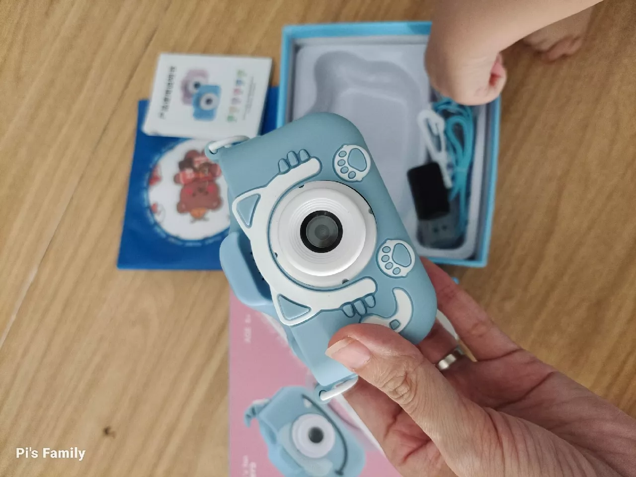 Máy ảnh mini màu hồng