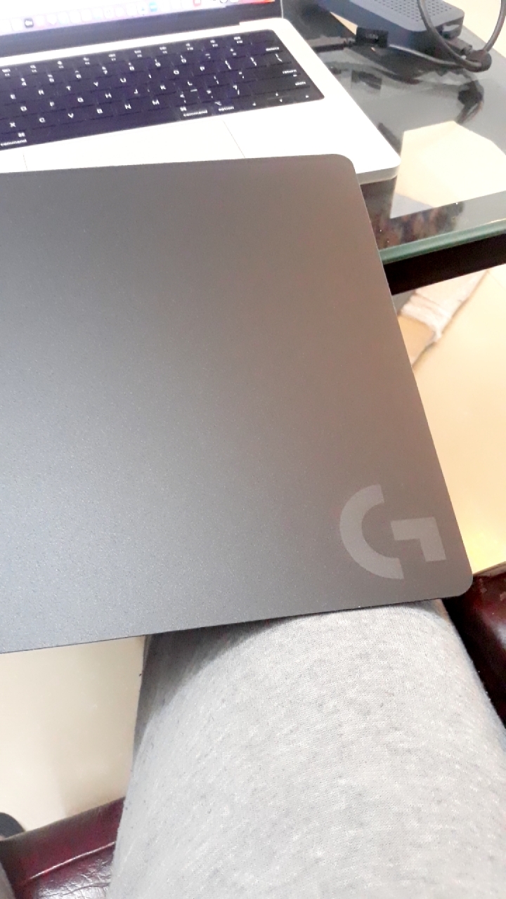 Bề mặt cứng của Logitech G440