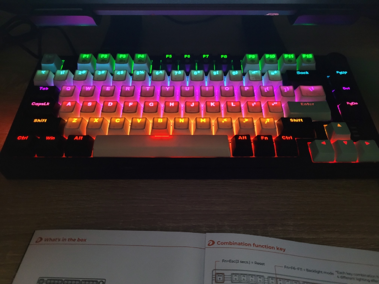Layout 80 phím của DareU EK75