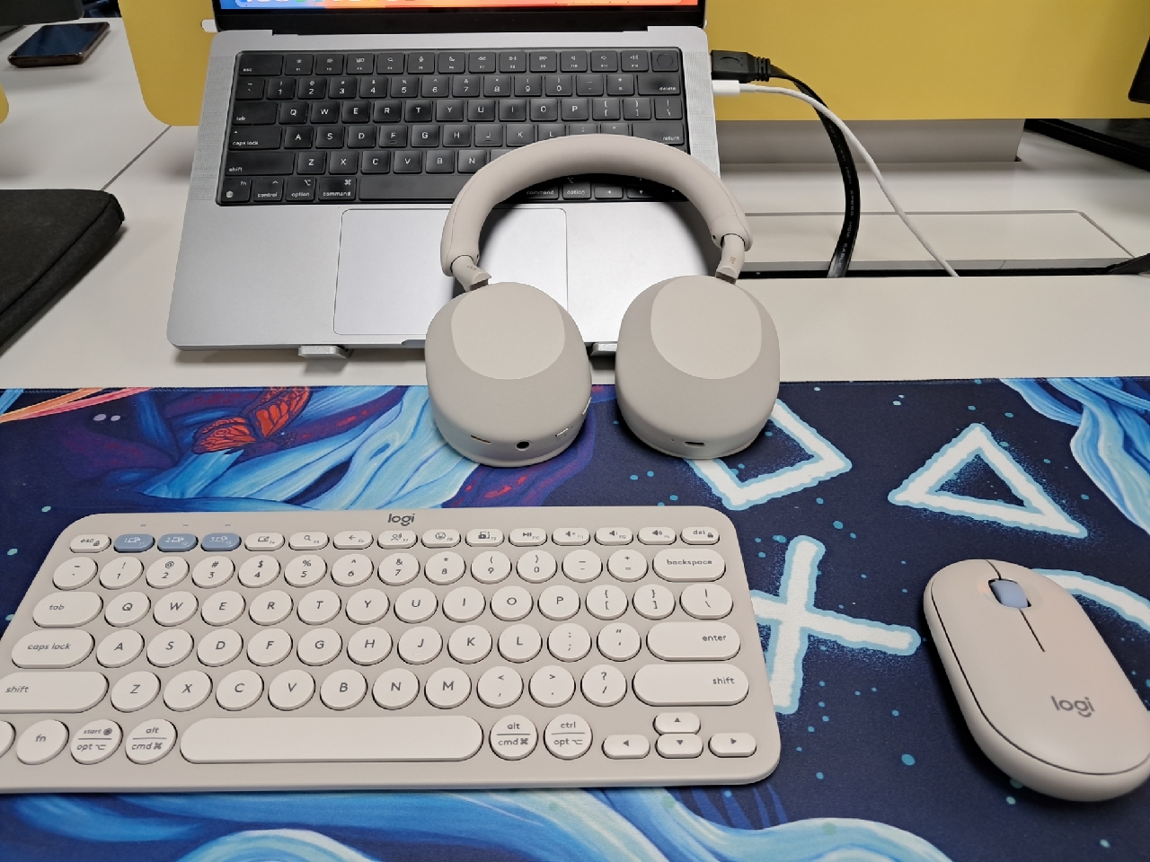Thiết kế Logitech Pebble 2