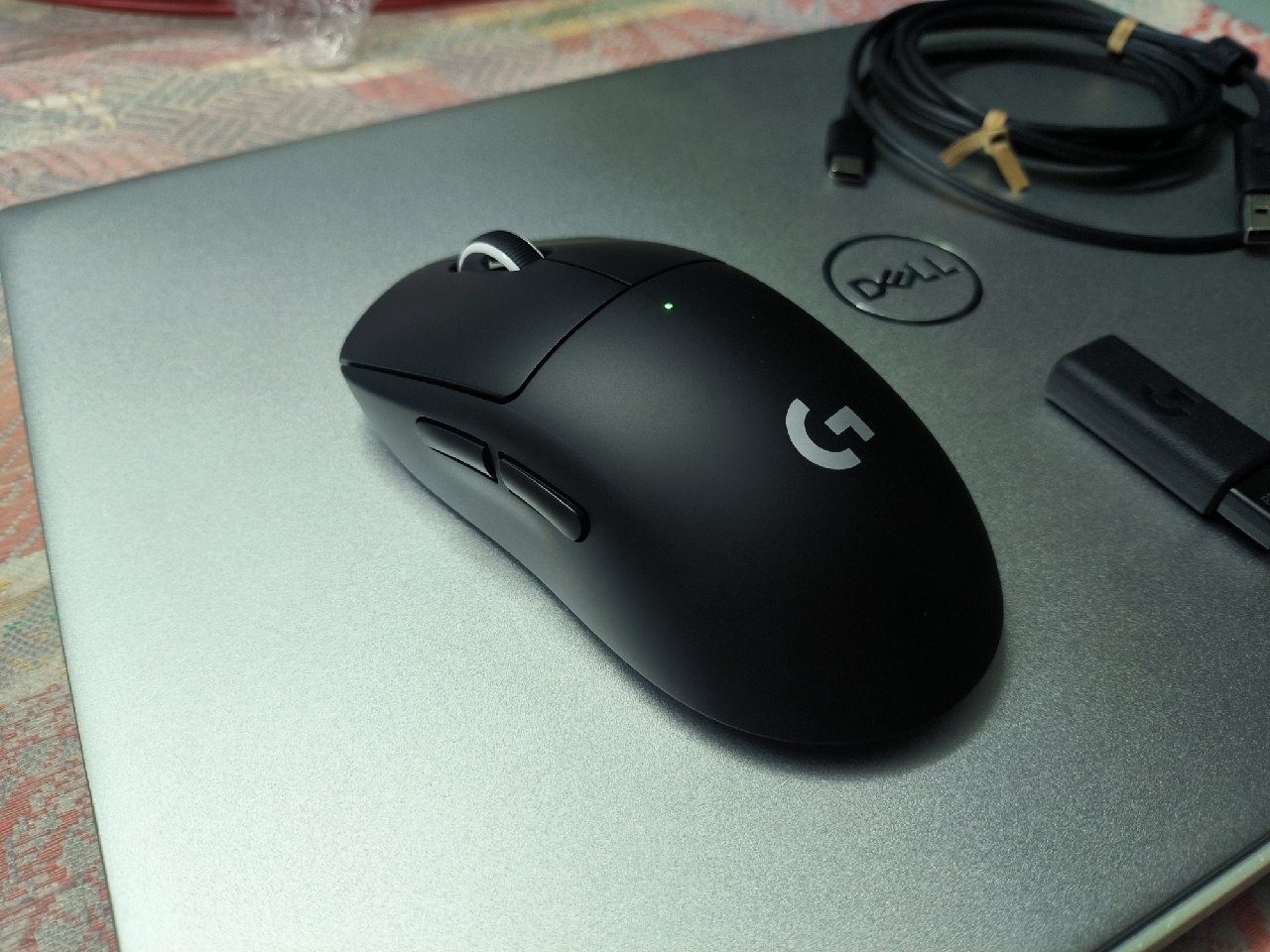 Thiết kế chuột Logitech G Pro X Superlight 2