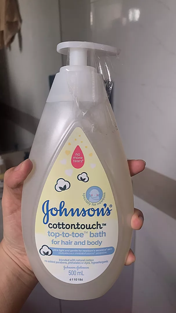 Chai sữa tắm gội Johnson's Baby