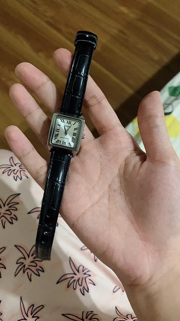 Đồng hồ nữ Casio LTP-V007 đeo trên tay