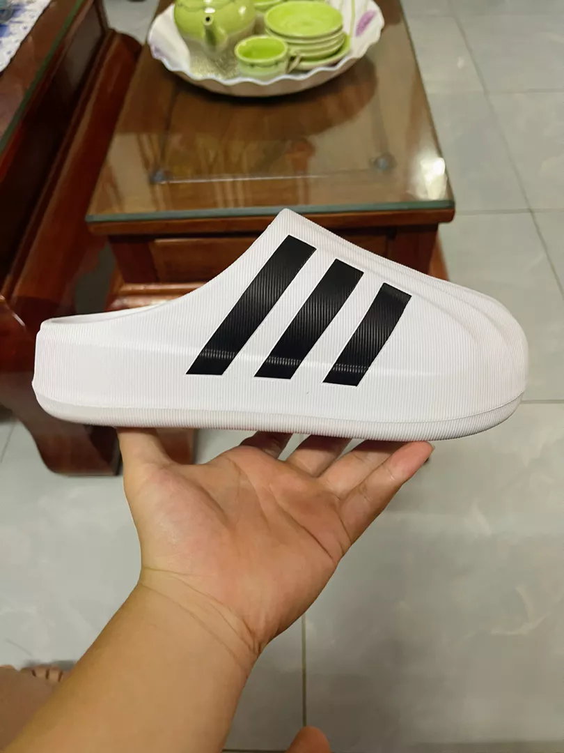 Đế dép sục có đường gờ chống trơn trượt