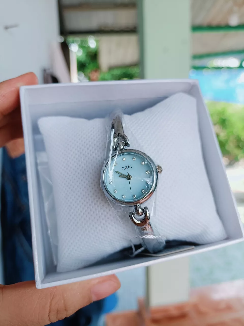 Đồng hồ nữ mặt tròn số GEDI dạng lắc tay