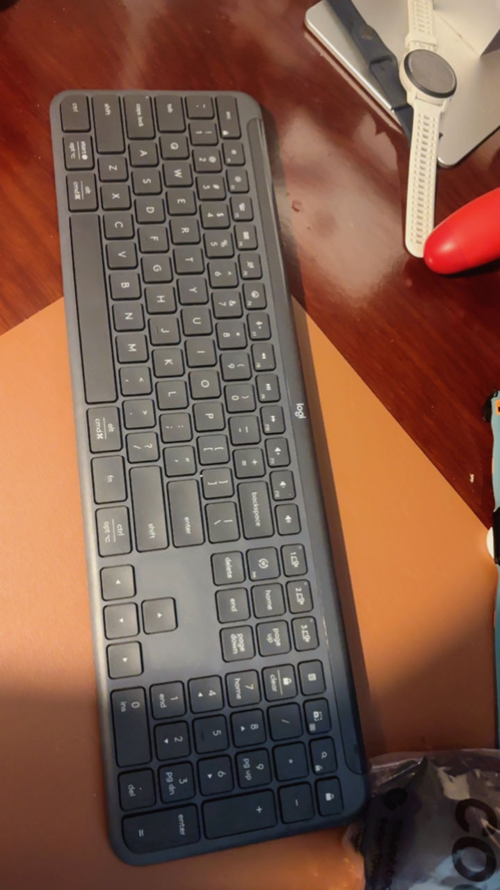 Thiết kế mỏng của Logitech K950