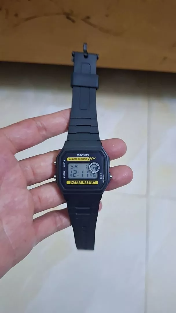 Đồng hồ F94WA 9DG dây nhựa chống nước