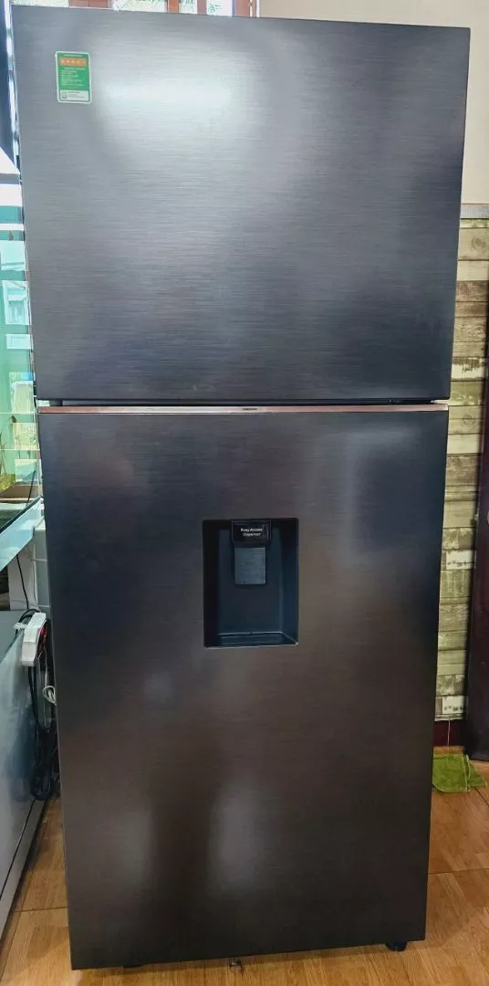 Không gian lưu trữ bên trong tủ