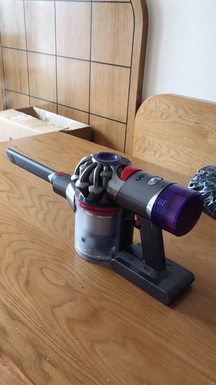 Cơ chế xả rác của Dyson V8 Slim Fluffy