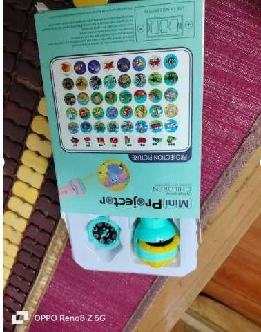 Đèn pin chiếu hình nhiều màu