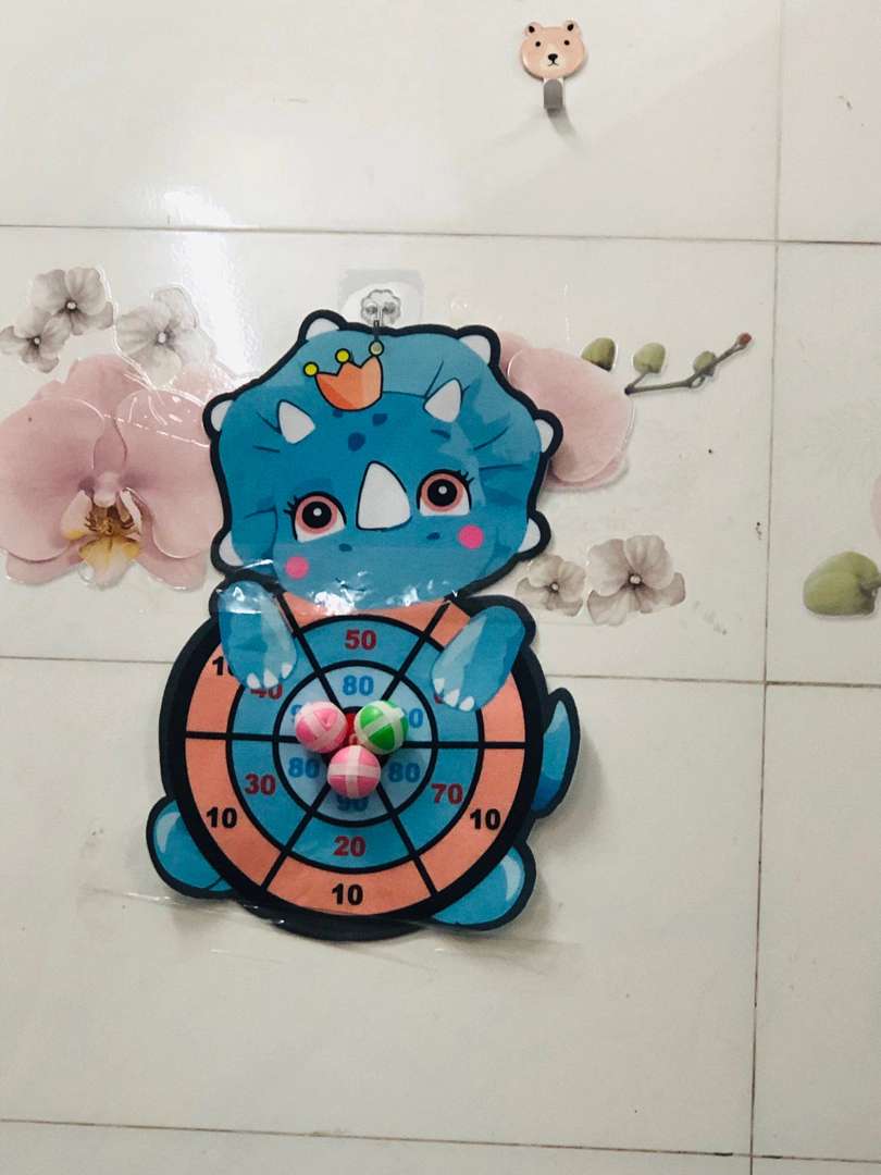 Bóng ném dính và bảng hồng tâm