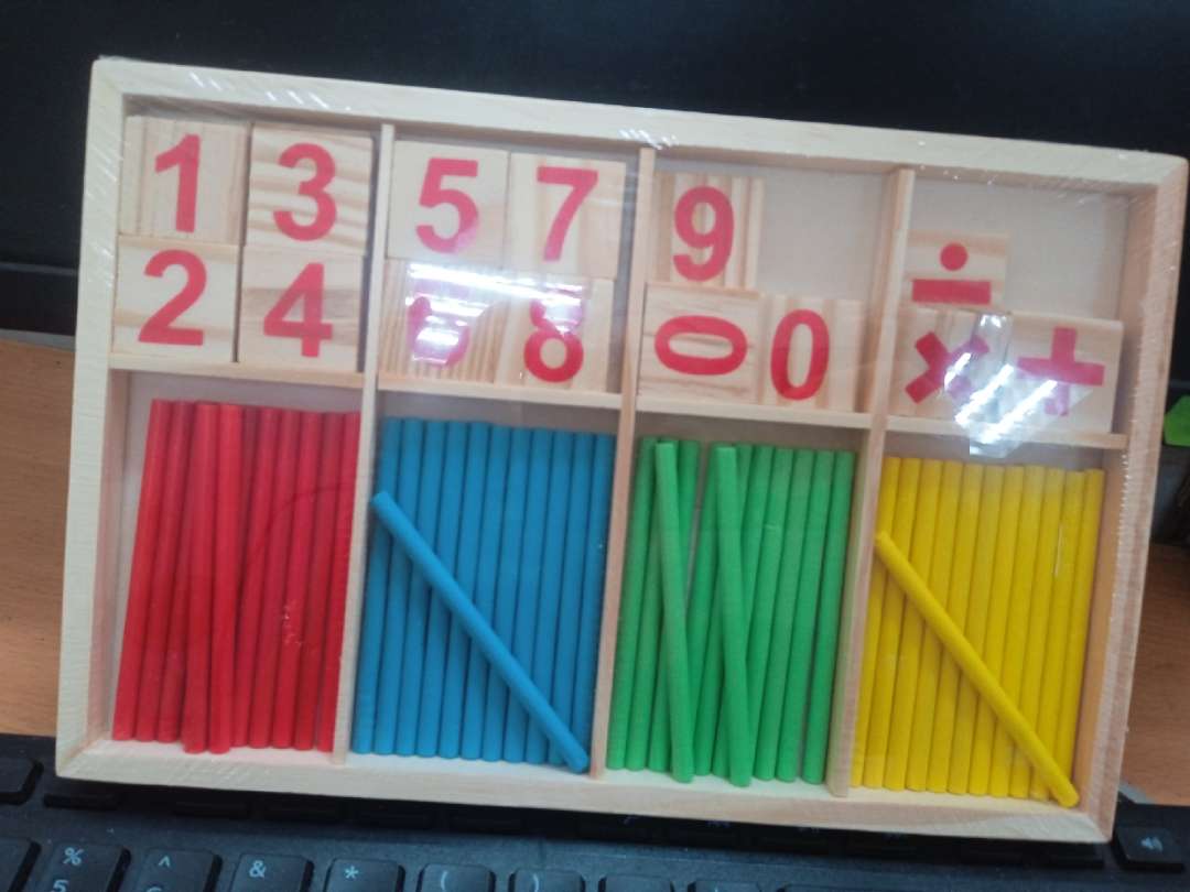 Hộp gỗ chia ngăn đựng que tính