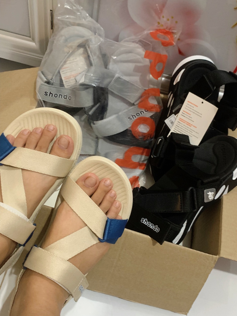 Giày sandal Shondo phối màu đen trắng