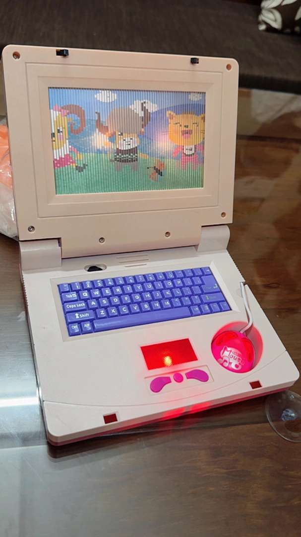 Thiết kế laptop đồ chơi cho bé