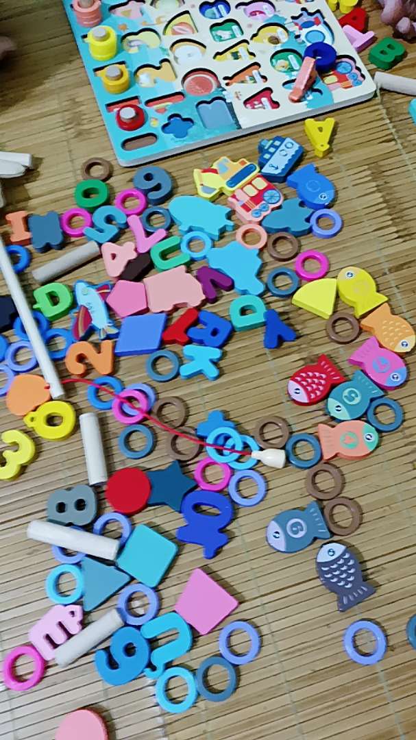 Các chi tiết đồ chơi câu cá và số
