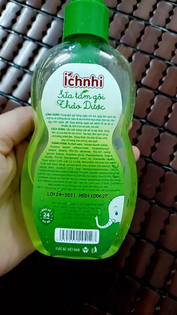 Sữa tắm gội Ích Nhi thảo mộc cho bé