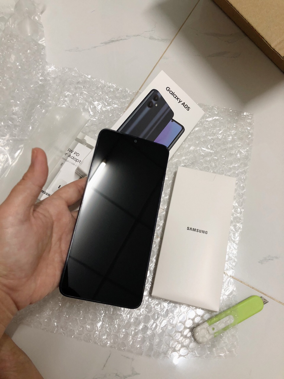 Mặt trước Samsung Galaxy A05