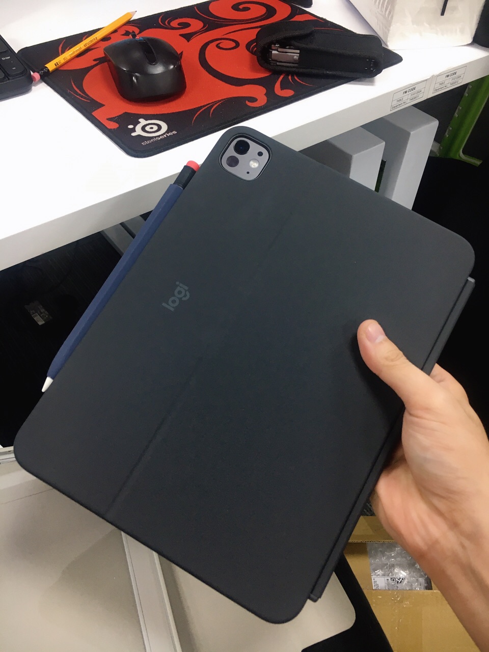 Bàn phím Logitech Combo Touch