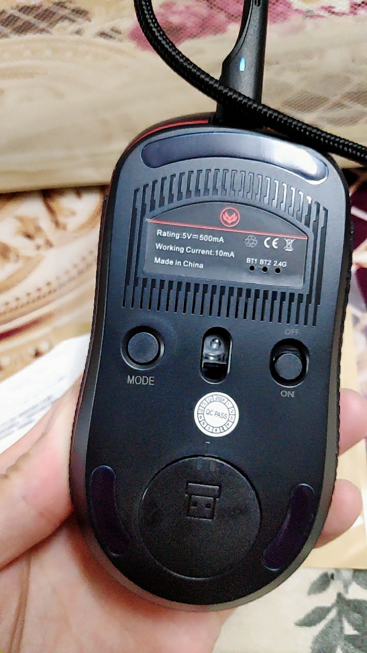ATAS F20 màu đen và trắng