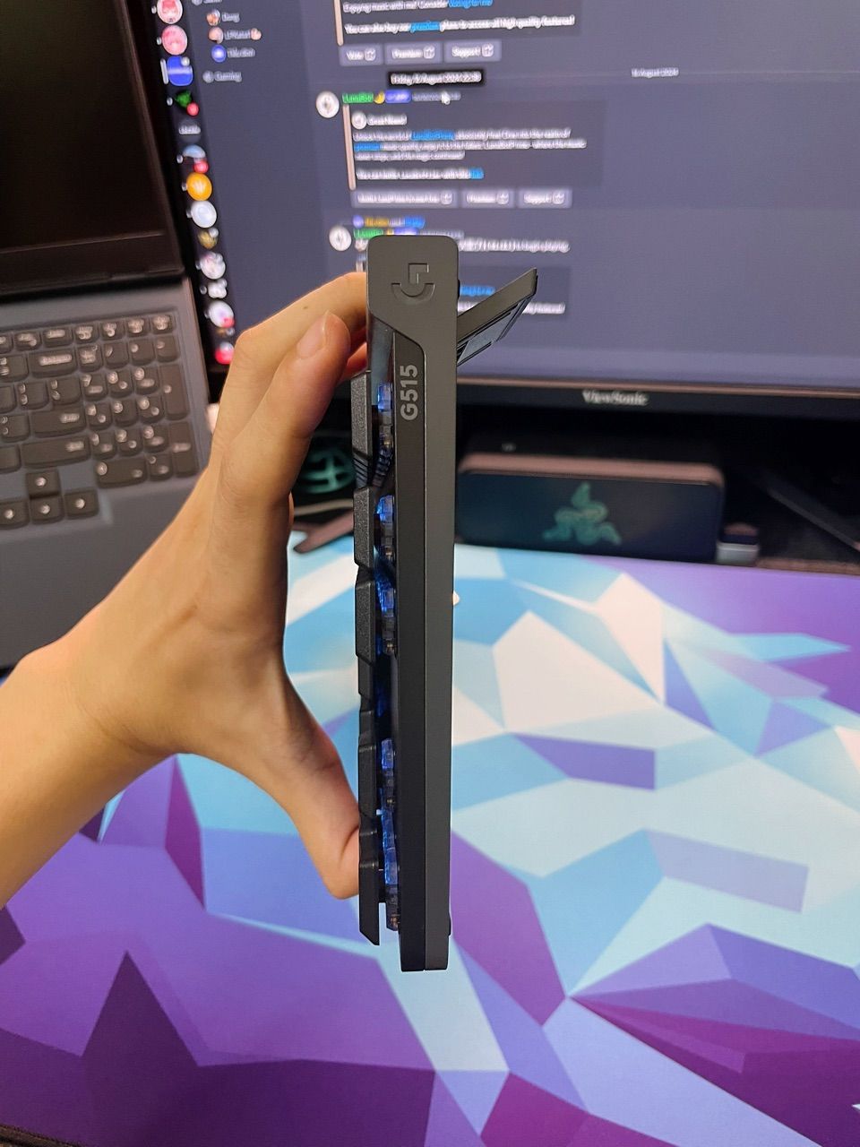 Bàn phím Logitech G515 và phụ kiện đi kèm