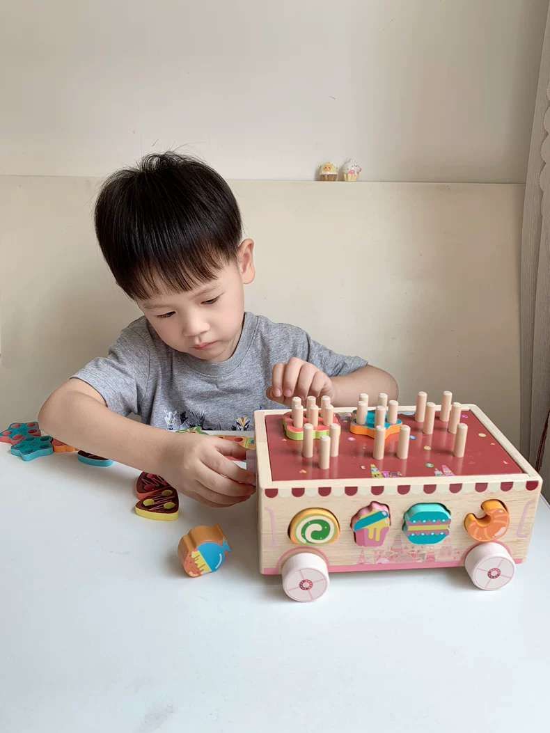 Các khối hình trên xe ô tô gỗ