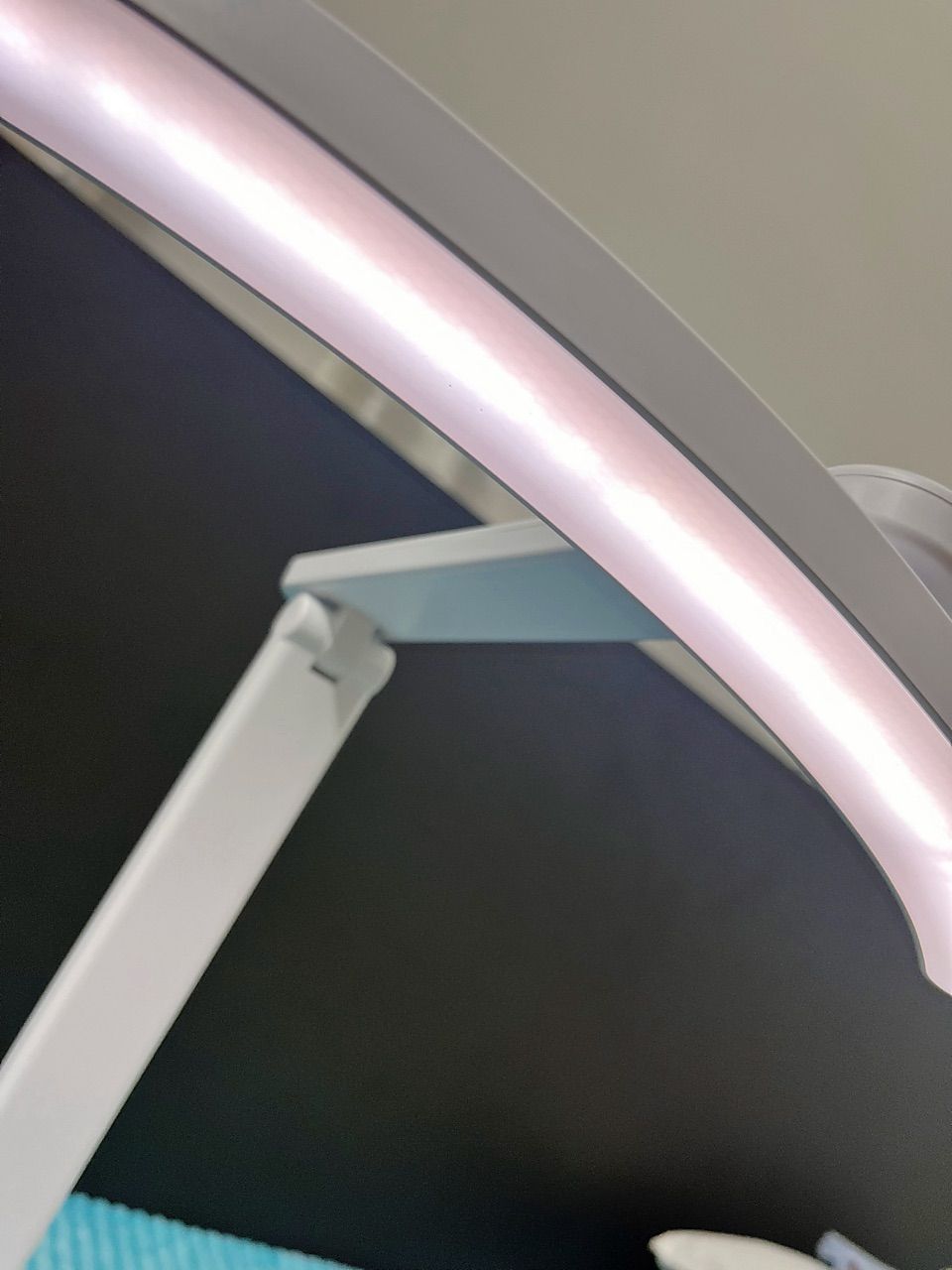 Đèn học để bàn chống cận thị UNIQ Solar E7 đèn học tích điện - ảnh 5