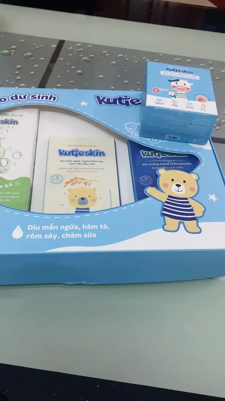 Nước tắm gội thảo dược Kutieskin 200ml cho bé
