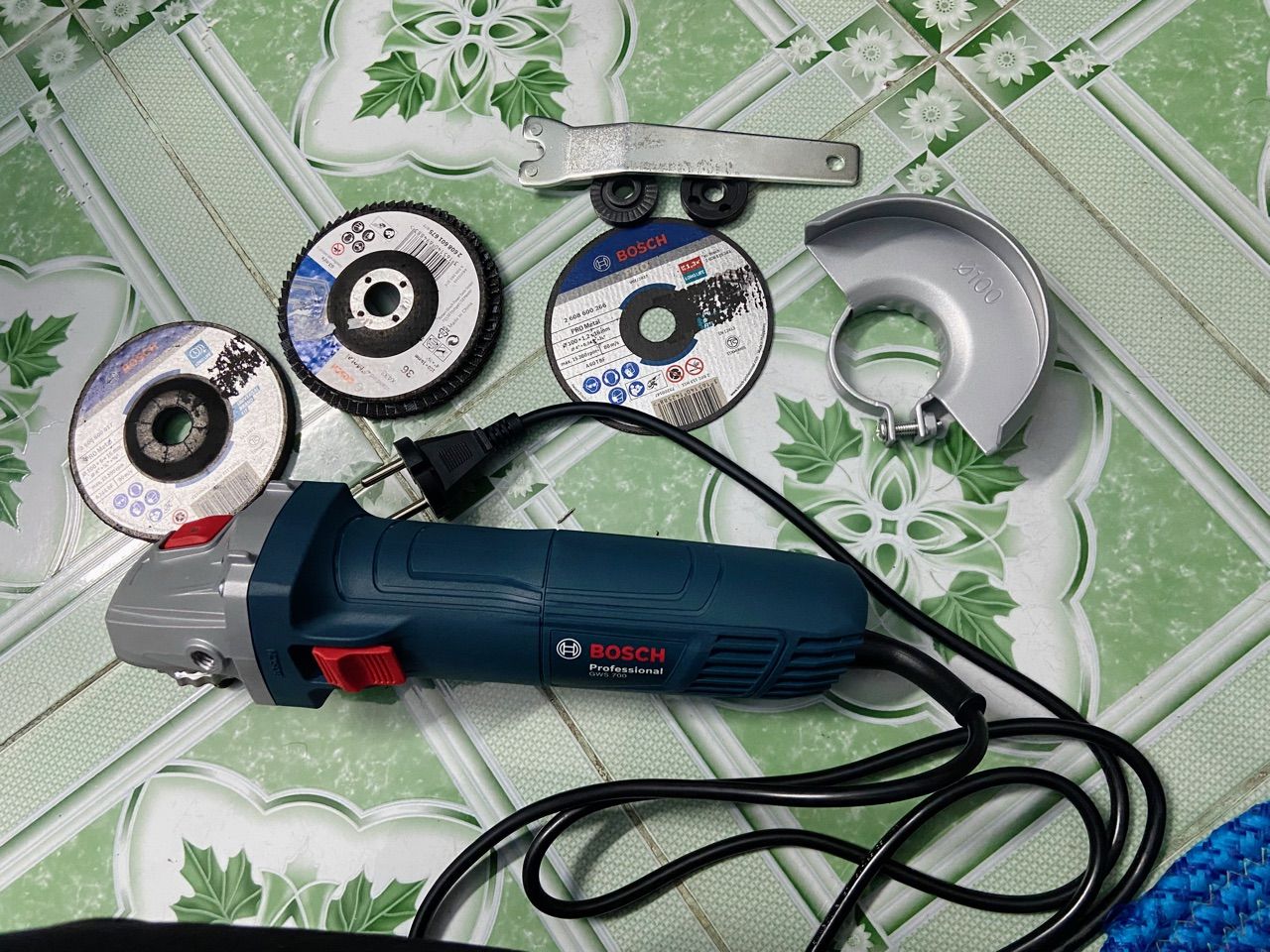 Thiết kế máy mài góc Bosch