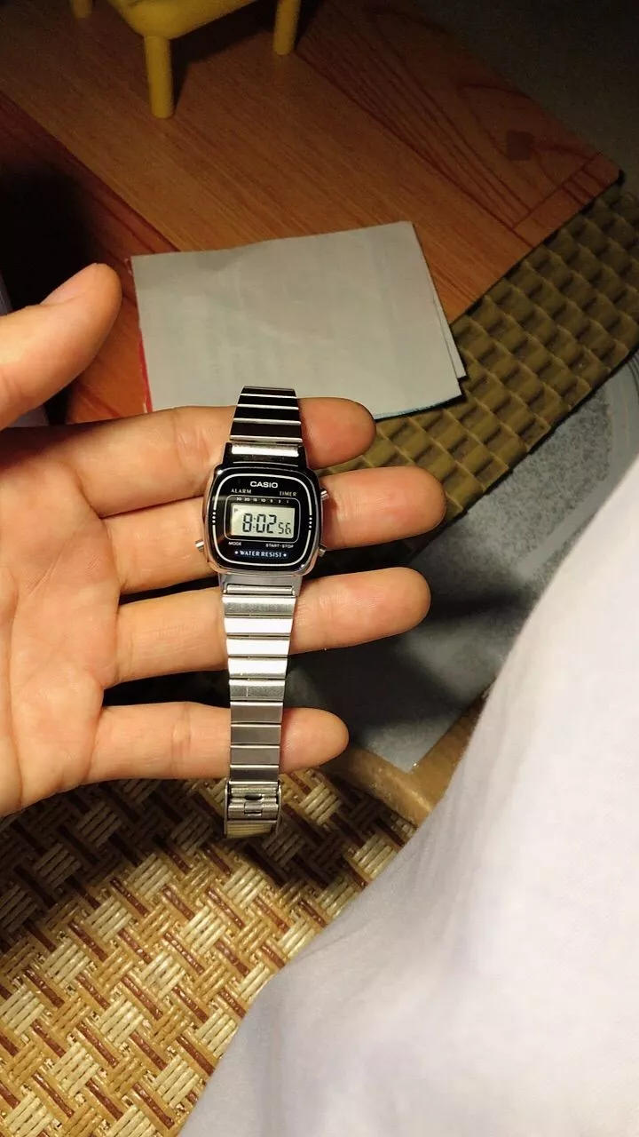 Đồng hồ LA670WA-1A2JF góc nhìn thực tế