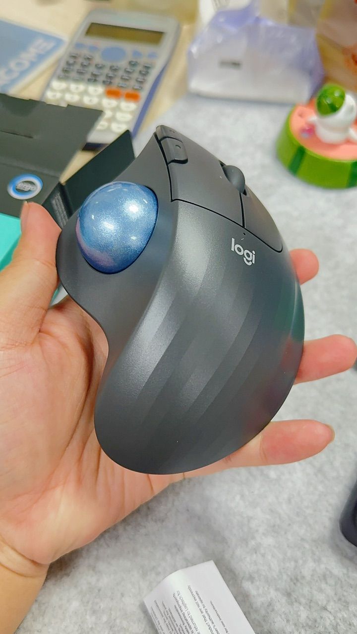 Chuột không dây Logitech M575