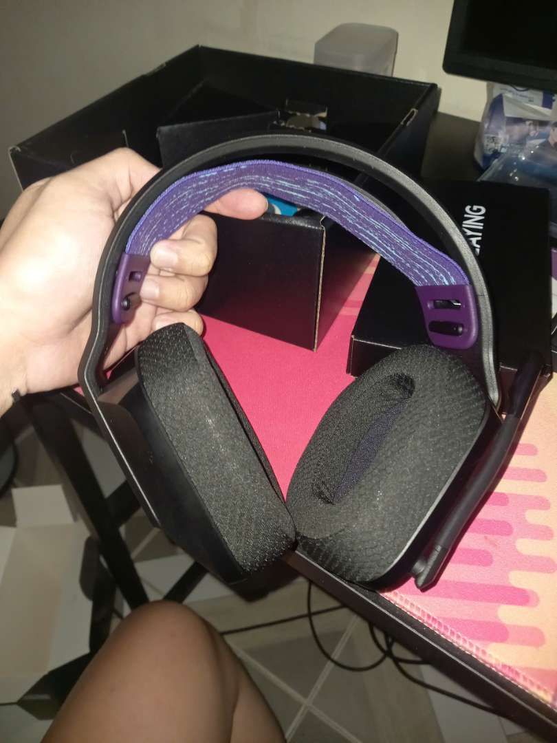 Logitech G535 với quai đeo co giãn