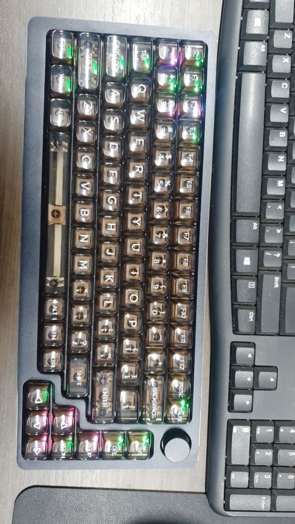 Khung nhôm và keycap trong suốt ATAS K83