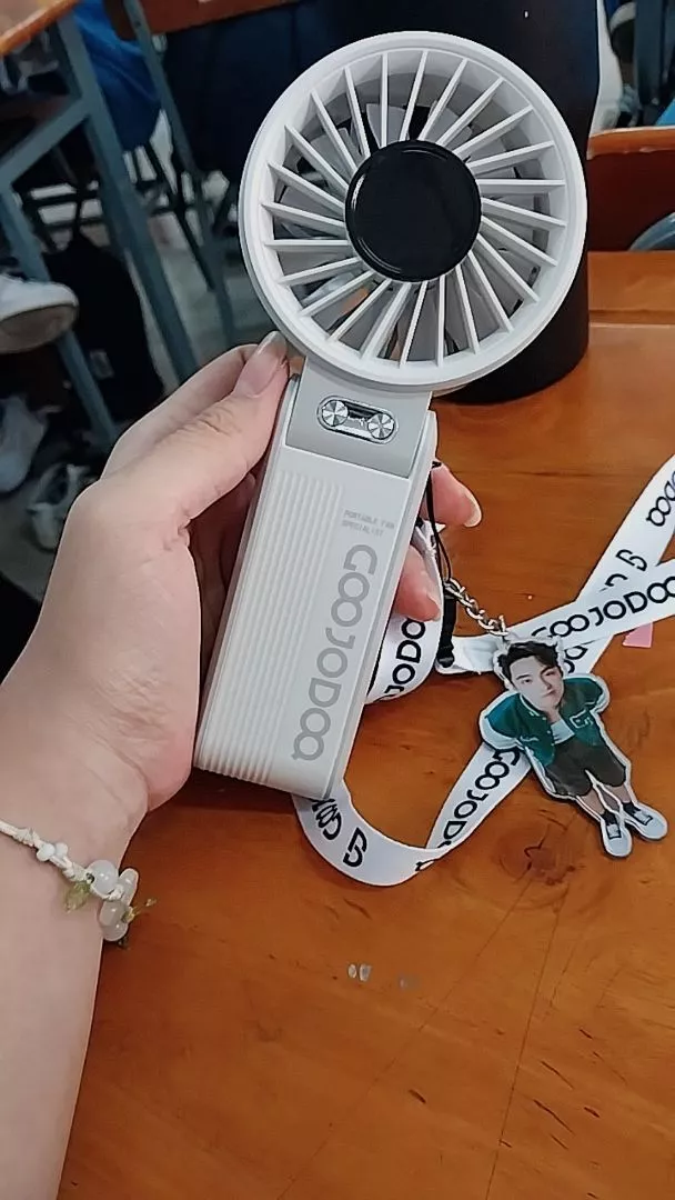 Quạt mini Goojodoq dùng làm quạt để bàn