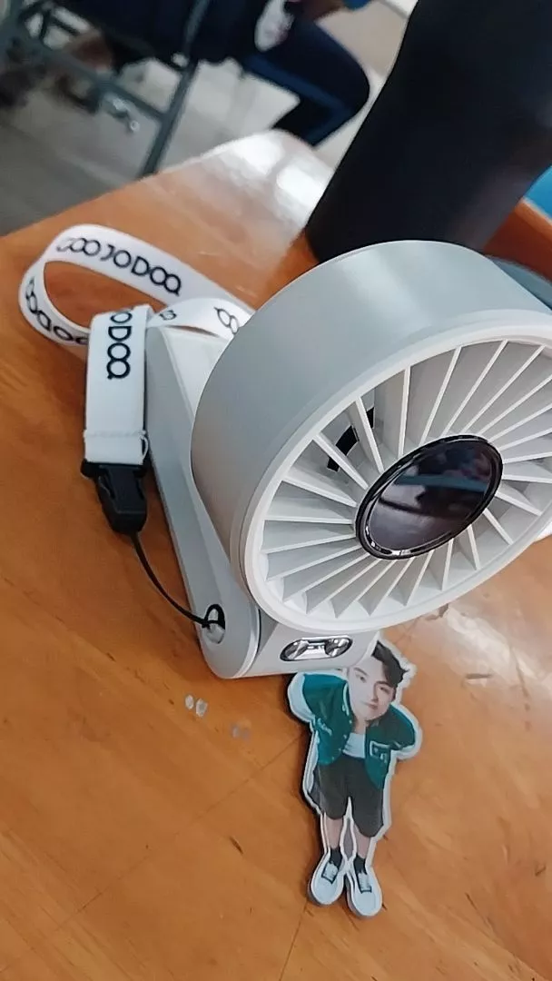 Quạt mini Goojodoq với 100 mức tốc độ gió