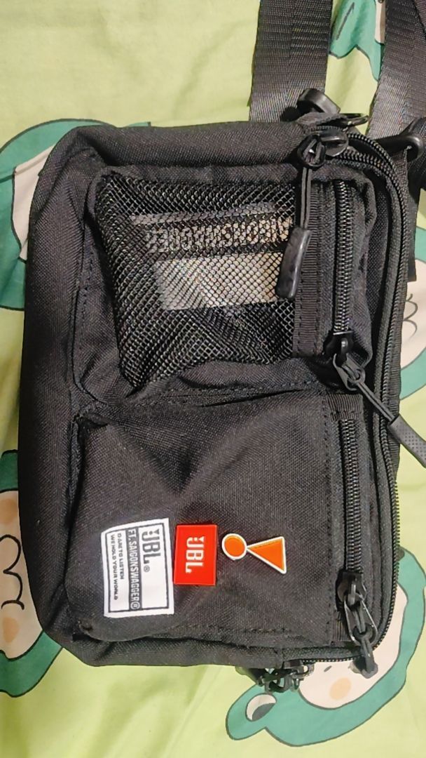 Thiết kế ngăn chứa của túi JBL