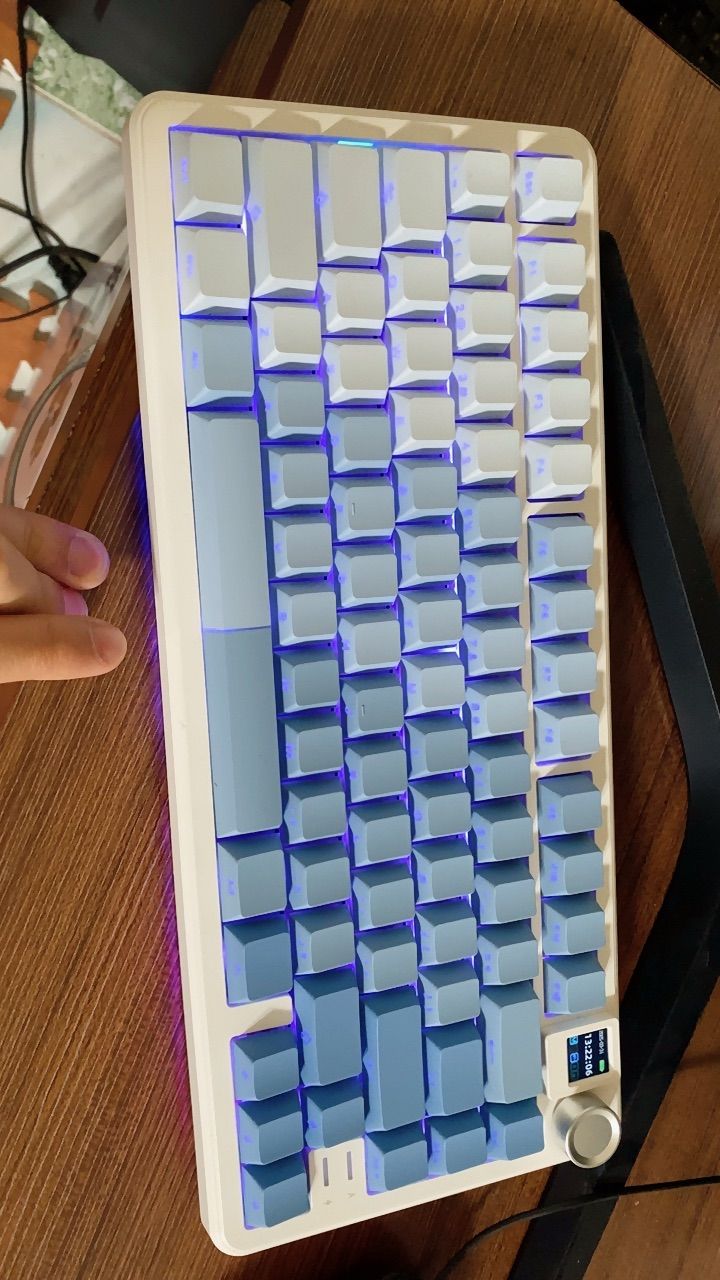 Màn hình TFT trên Weika WK75