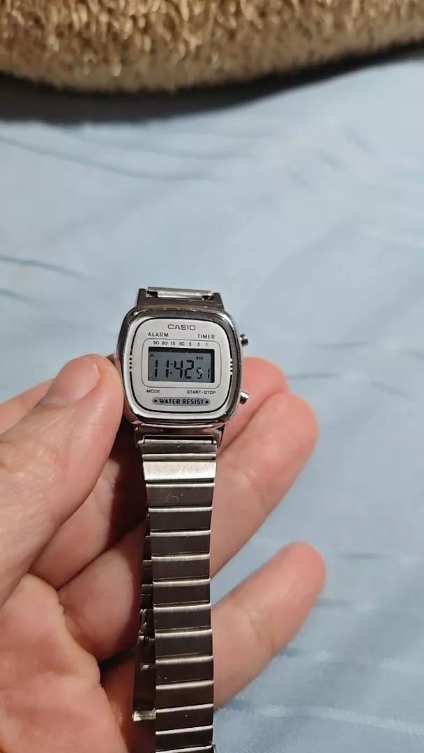 Đồng hồ SKMEI LA670-SK thiết kế thể thao retro
