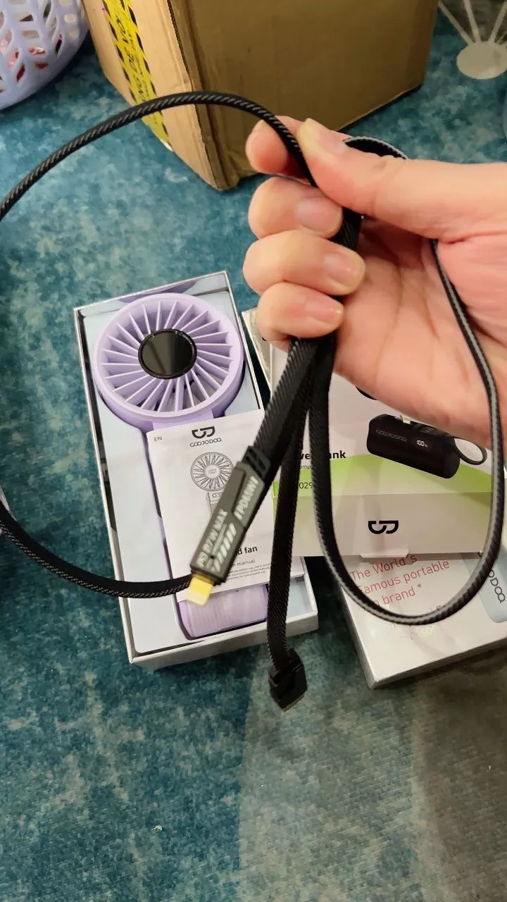 Cáp GOOJODOQ 65W với nhiều đầu cắm USB Type-C Micro