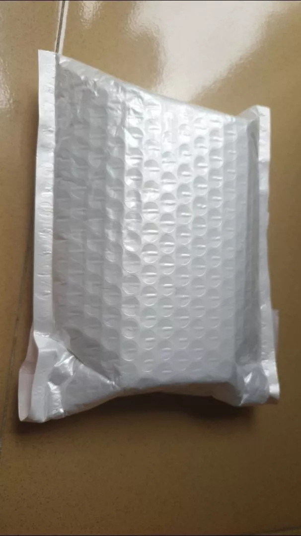 Loa GOOJODOQ hiển thị giờ trên màn hình LED
