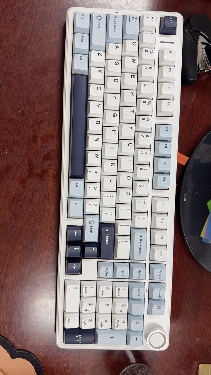 Màn hình TFT và đèn RGB trên AULA F99 MAX