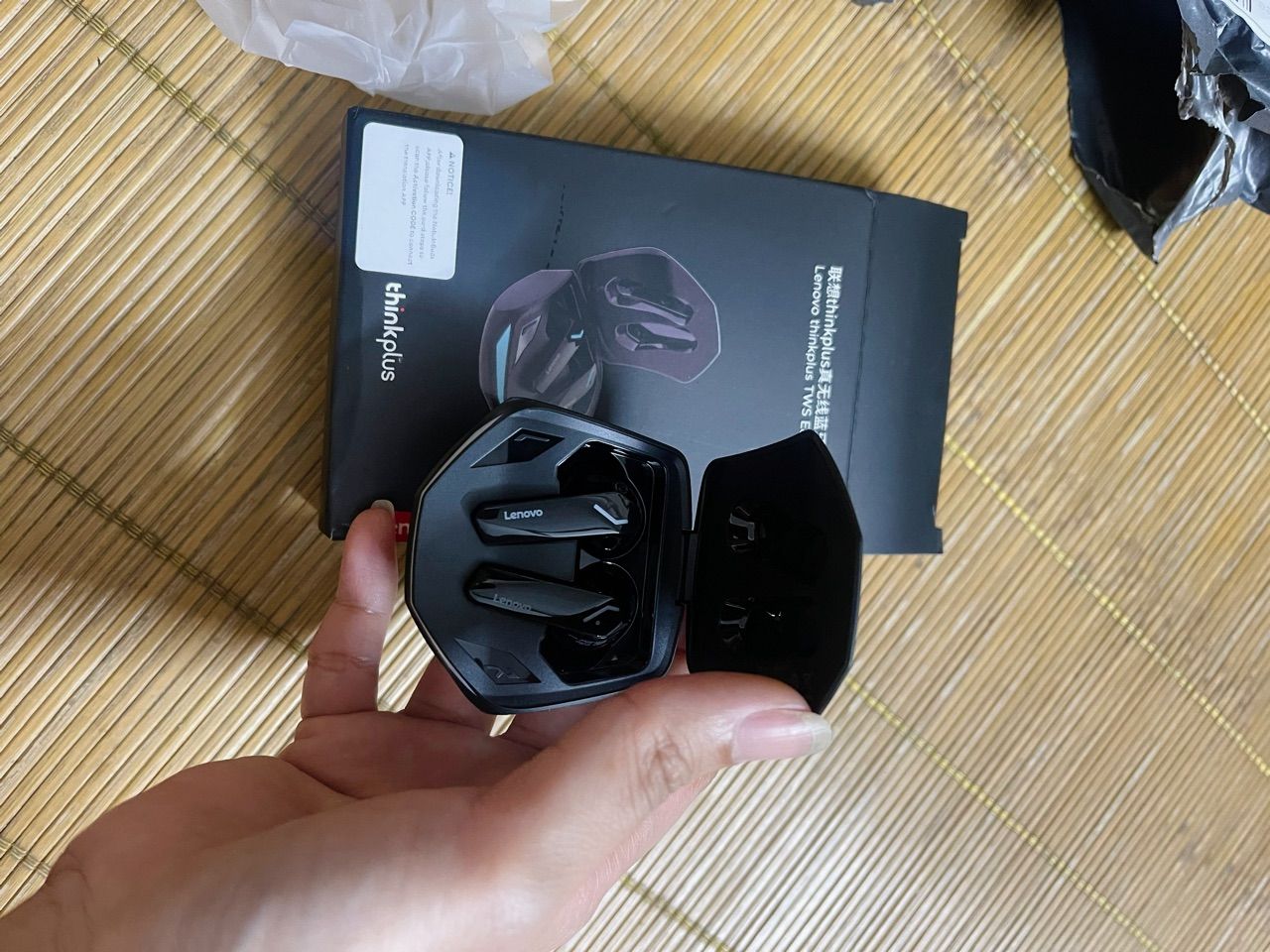 Thiết kế tai nghe Lenovo GM2 PRO AI