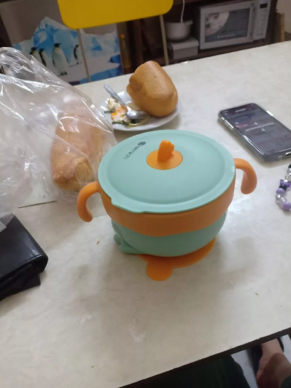Bát ăn cho bé có đế hít