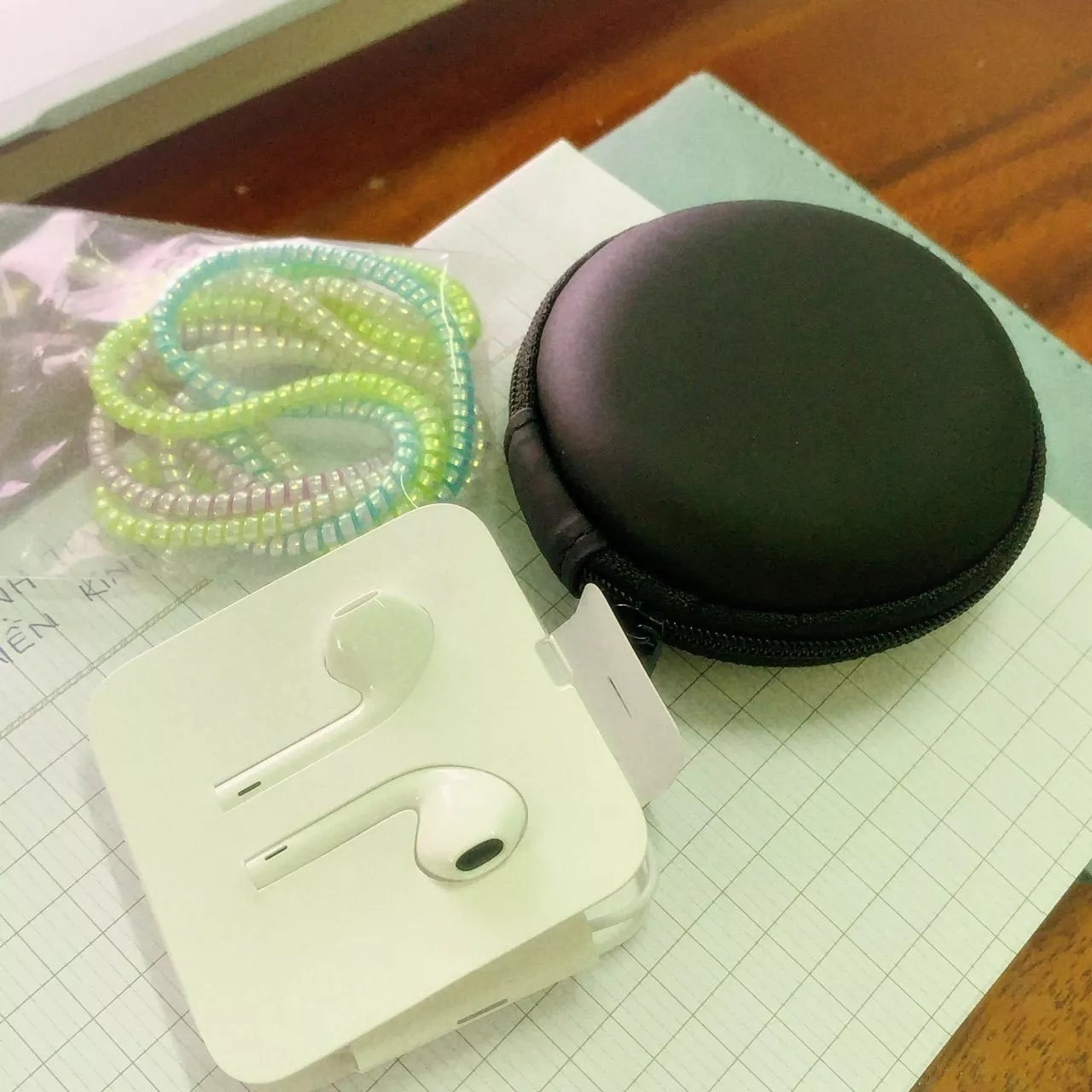 Mic và phím điều khiển trên dây