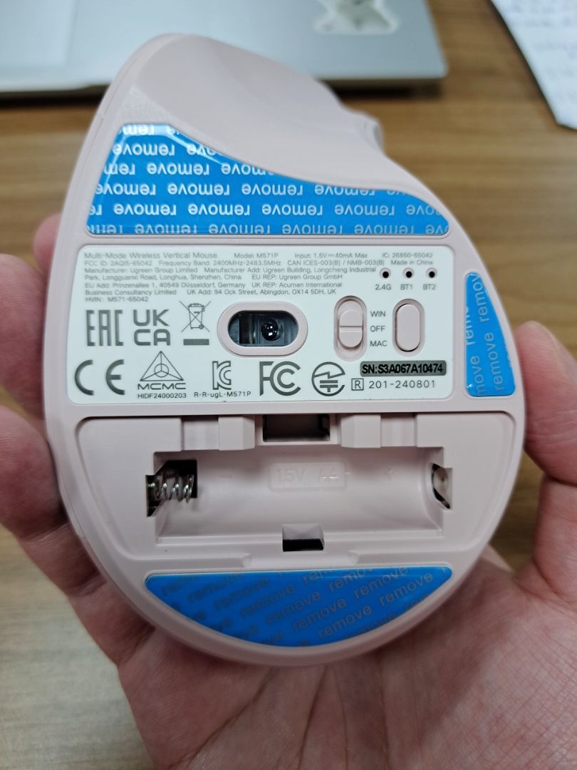 Thiết kế chuột dọc Ugreen